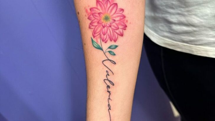 20 radiose idee di tatuaggio di dalia che fioriranno sulla vostra pelle.