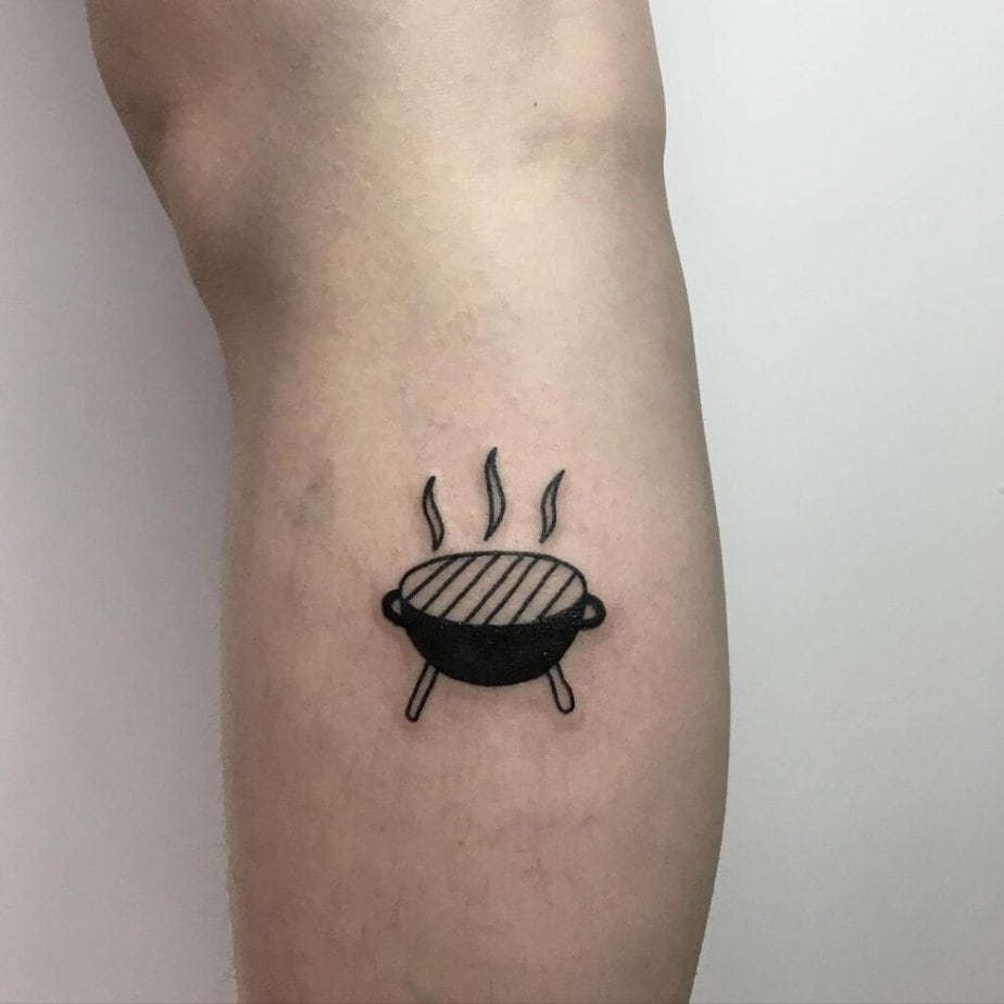 3. Tatuaggio semplice con barbecue