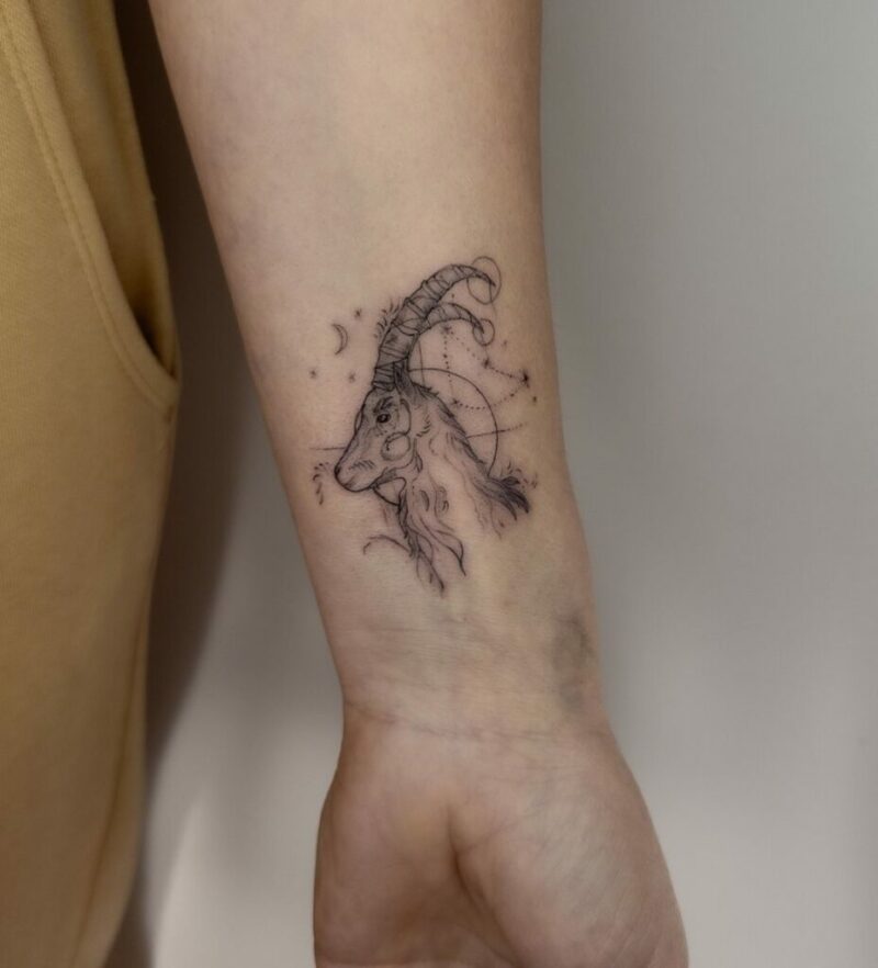 21 spectacular capricorn tattoos for delicate dreamers