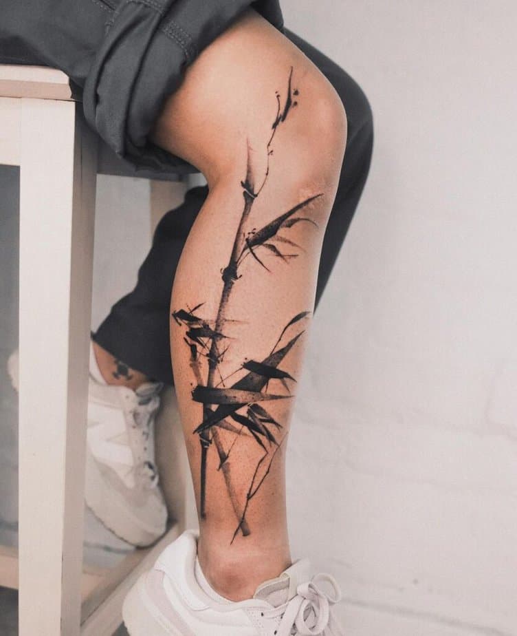 15. Tatuaggio astratto con bambù 