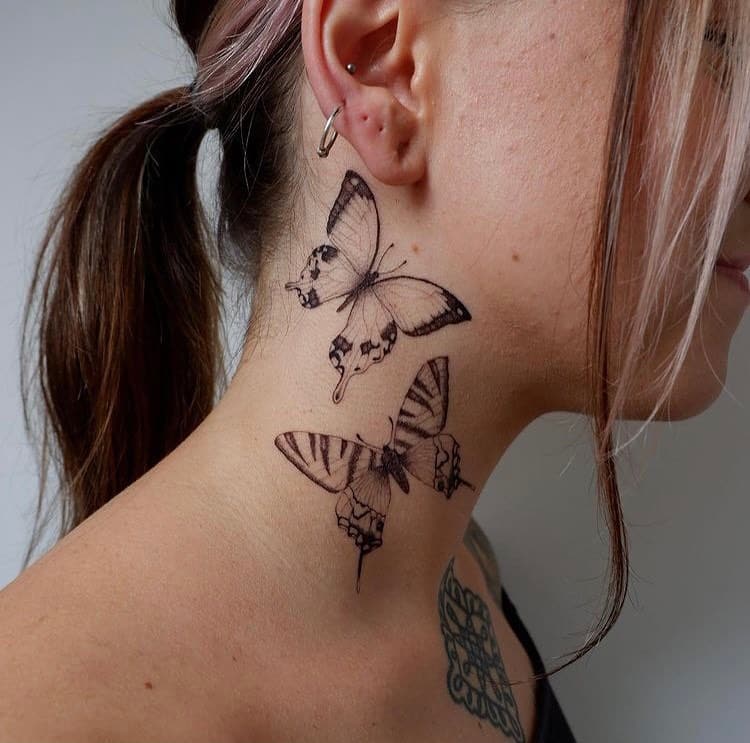 17. Un tatuaggio con due farfalle diverse 