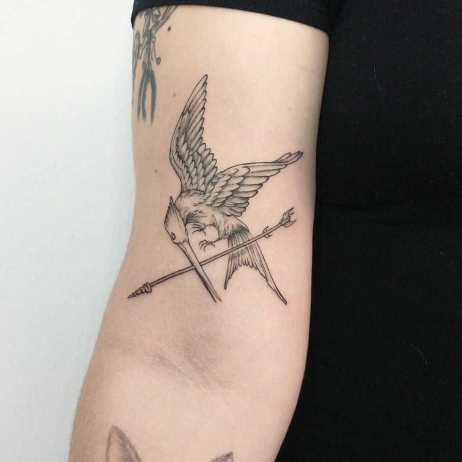 15. Un tatuaggio di Hunger Games sulla parte interna del braccio 