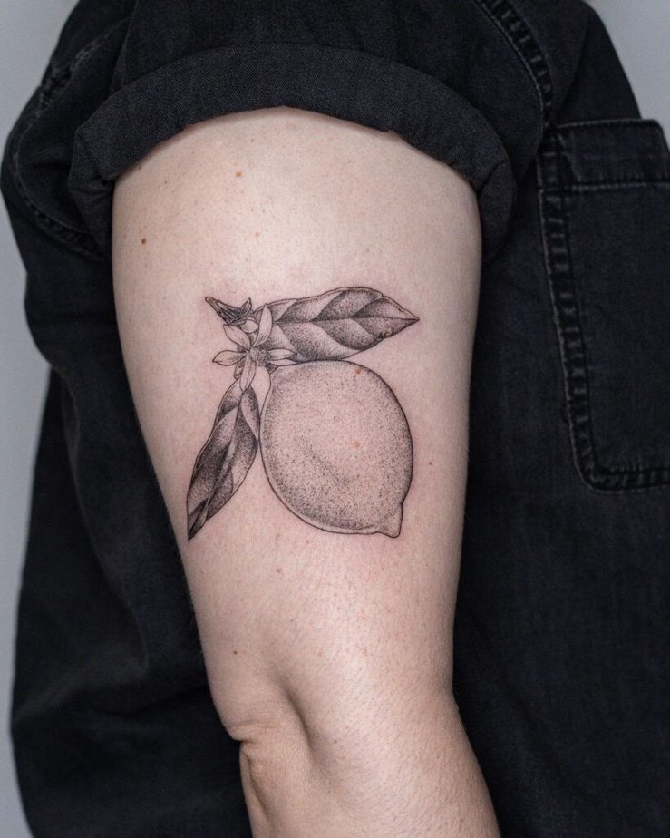 12. Tatuaggio di un limone a punti