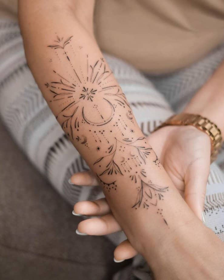 5. Un tatuaggio ornamentale sul braccio 
