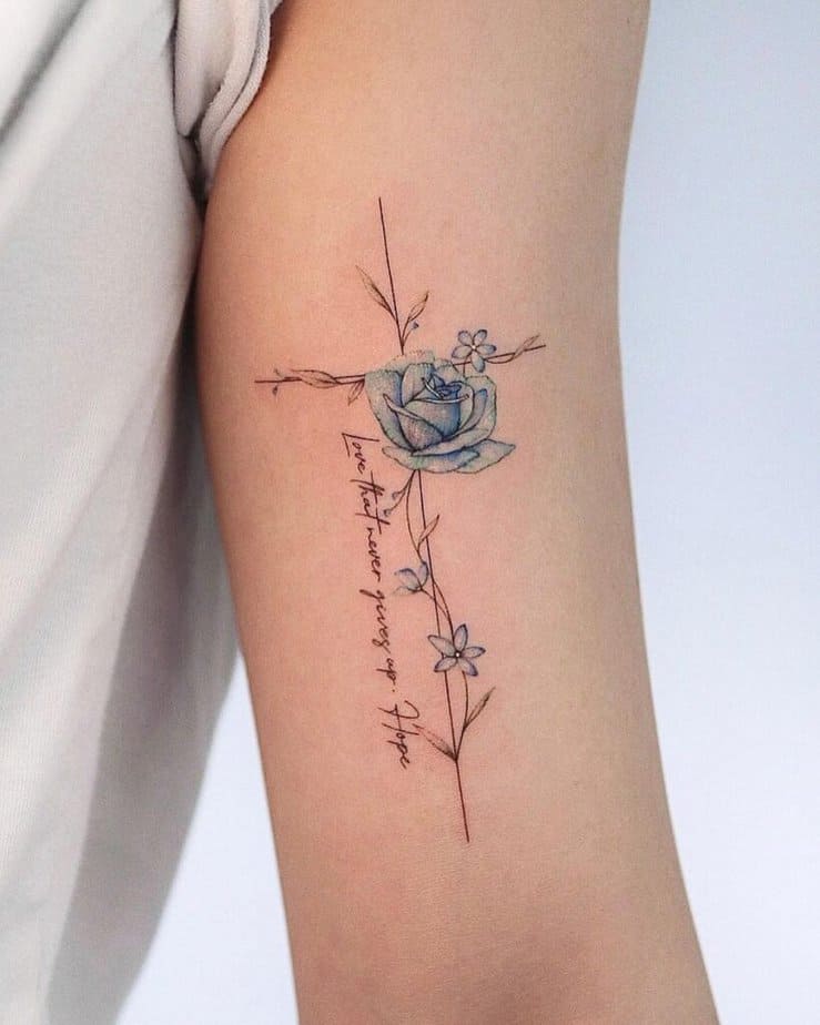 18. Tatuaggio fede in fiore