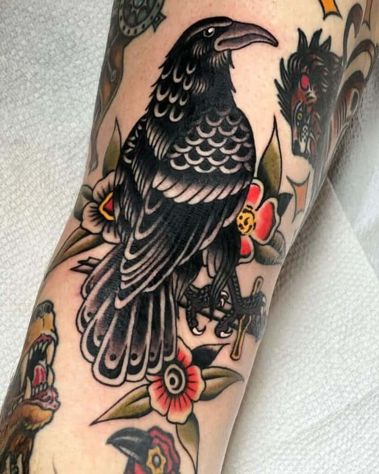 Tatuaggi tradizionali con i corvi