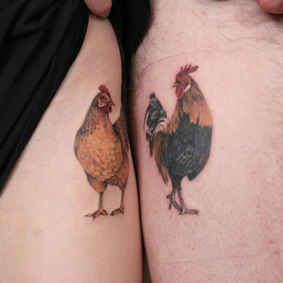 12. Un tatuaggio con gallo e gallina abbinati 