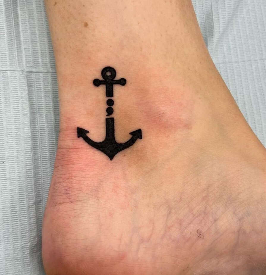 22. An ankle anchor with a subtle semicolon
