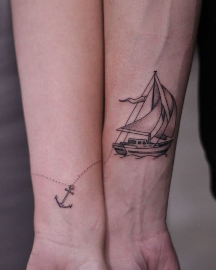 3. Tatuaggio di coppia con barca e ancora