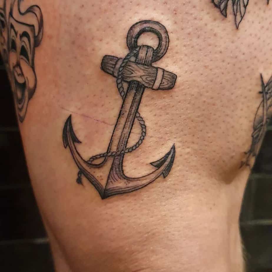 9. Stylish anchor just above the knee