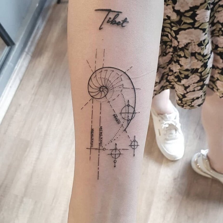9. Un tatuaggio di Fibonacci sul braccio