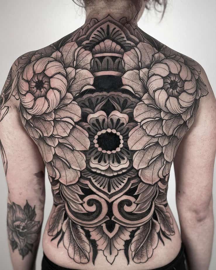 16. Symmetrical back piece
