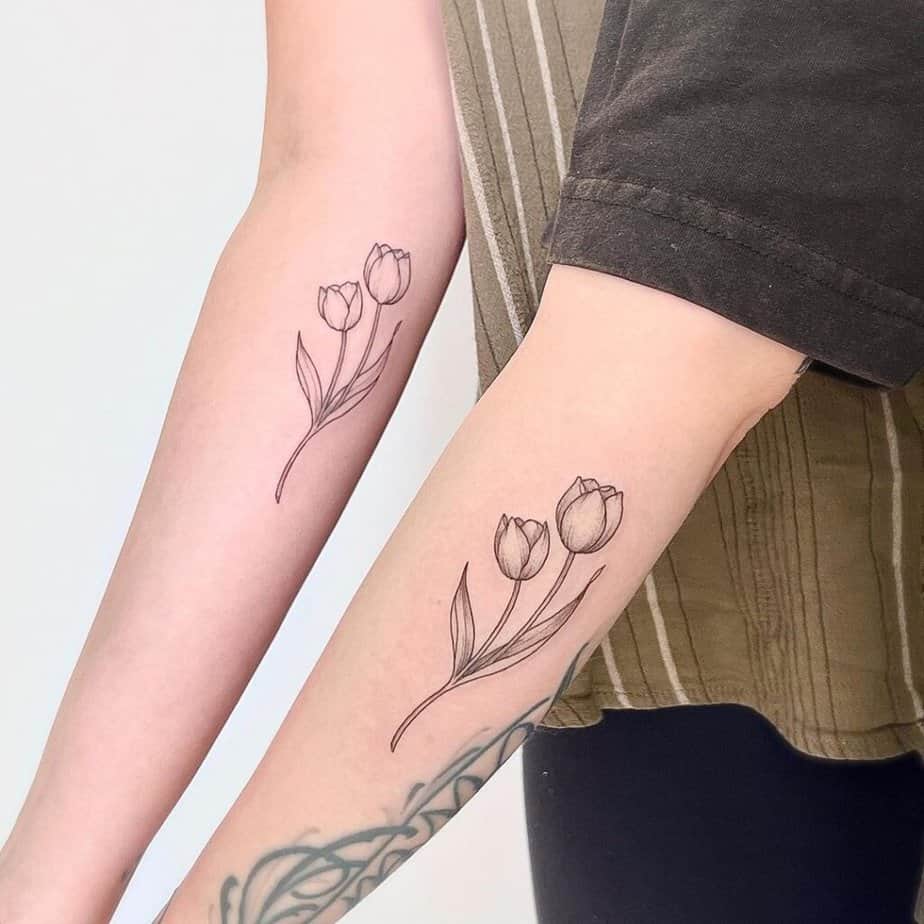 15. Tatuaggi a tulipano abbinati 