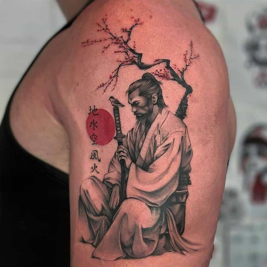 Tatuaggio Samurai con inchiostro rosso