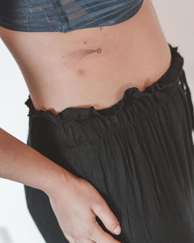 3. A tattoo of a shooting star on the side of the stomach