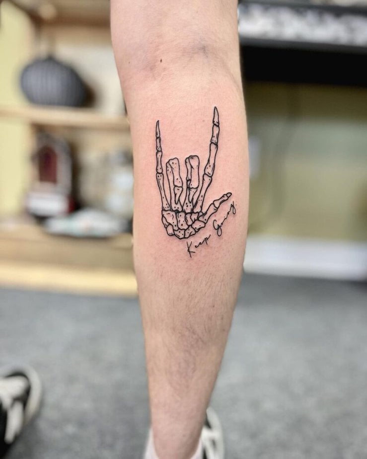 Idee per tatuaggi semplici con scheletro sulla mano