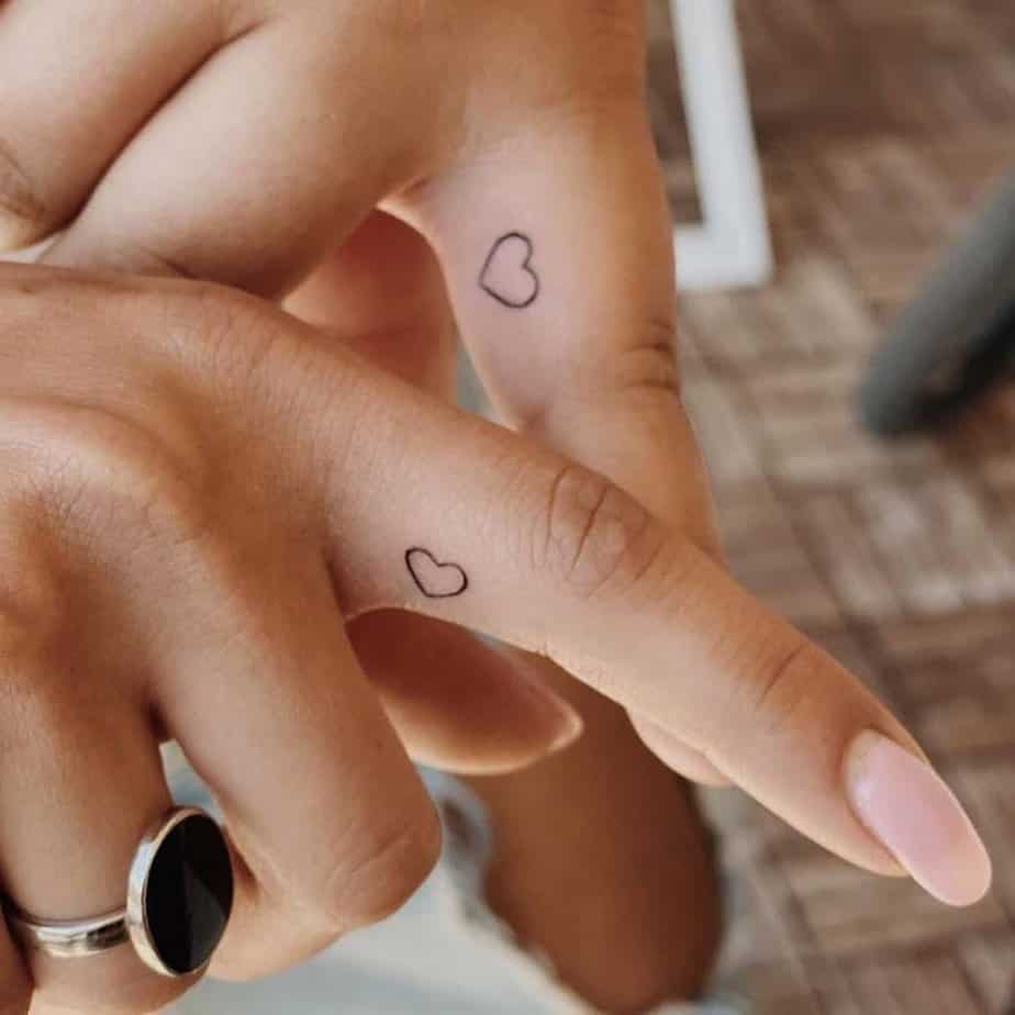 16. Matching heart tattoos on the finger