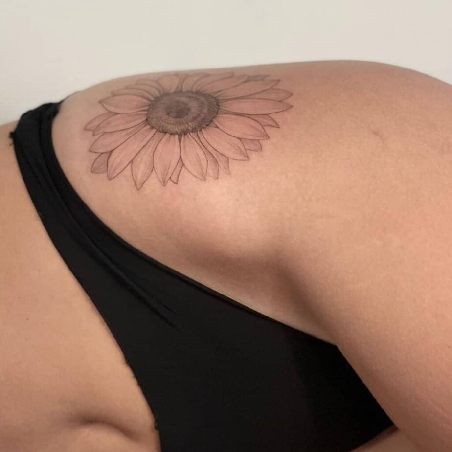 4. A sunflower tattoo on the hip 