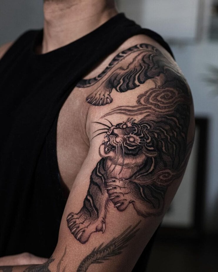 2. A tiger tattoo on the shoulder 