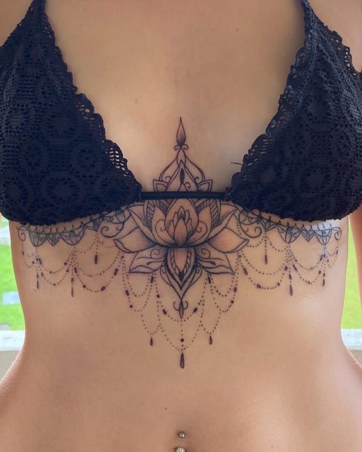 Idee per il tatuaggio Mandala sotto il seno