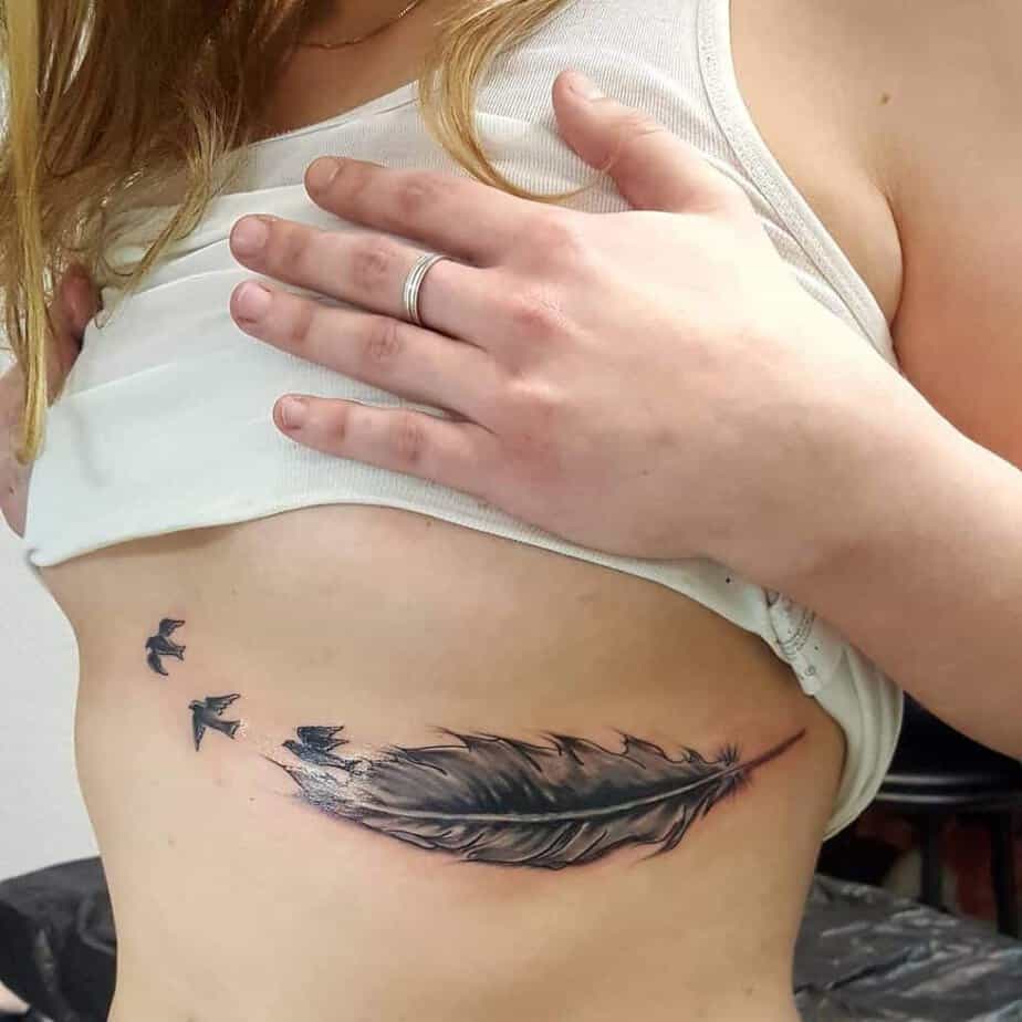 Tatuaggi sotto il seno comuni