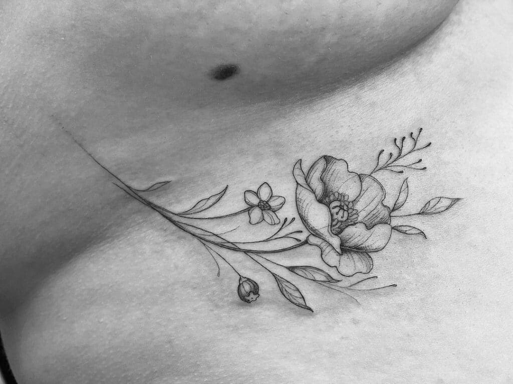 Idee per tatuaggi floreali sotto il seno