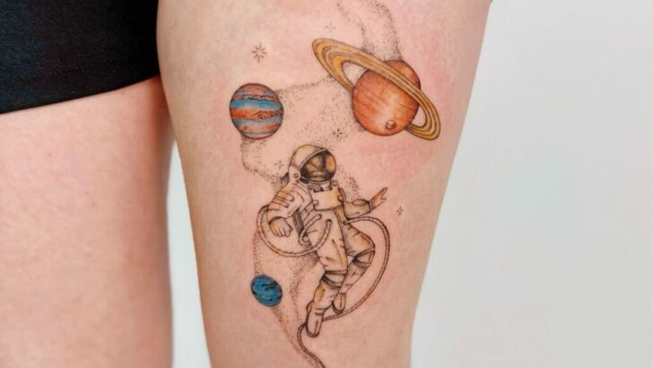 23 leggendarie idee di tatuaggio di astronauti a cui è impossibile resistere.