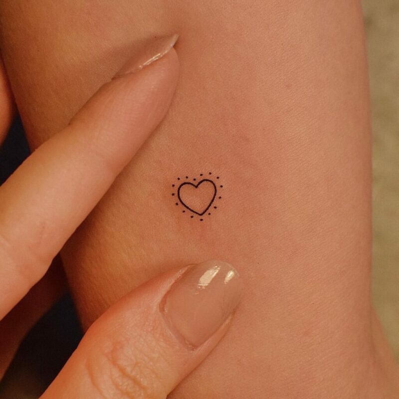 23 small heart hand tattoos to bring out your inner romantic