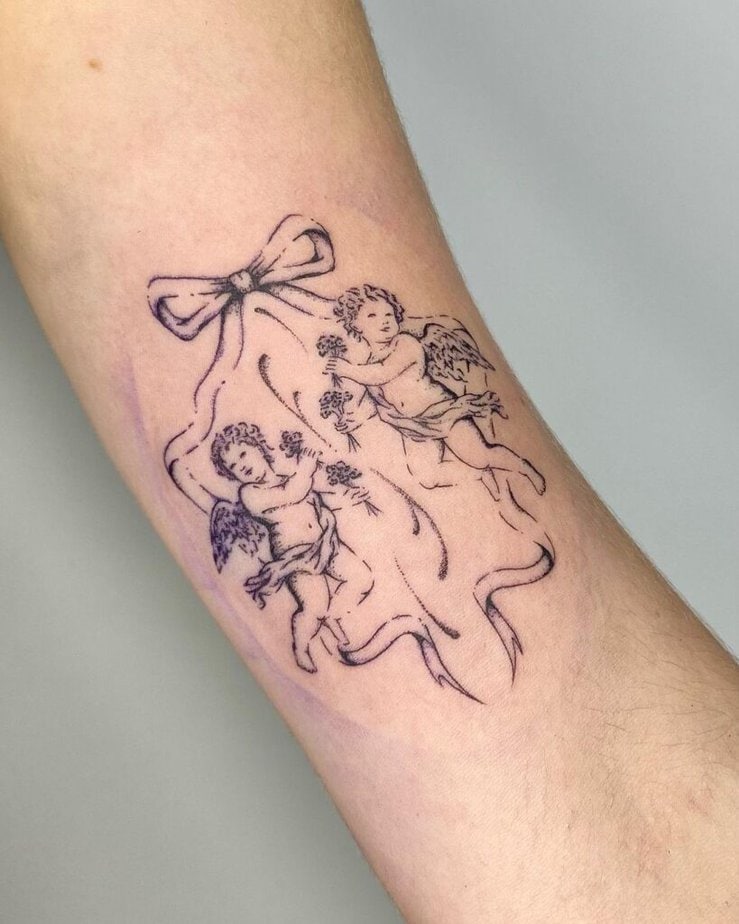 8. Un tatuaggio con due cherubini