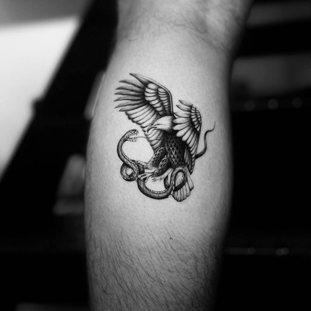 Il tatuaggio di un'aquila in azione