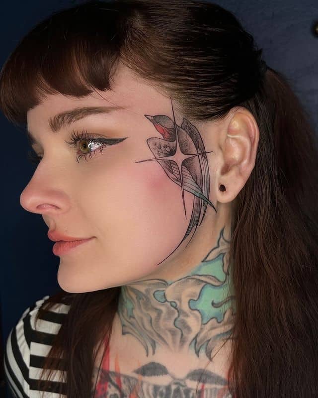 19. Tatuaggio unico sul viso