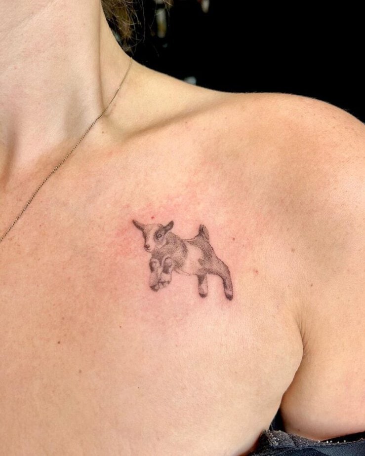 Tatuaggio carino di capra