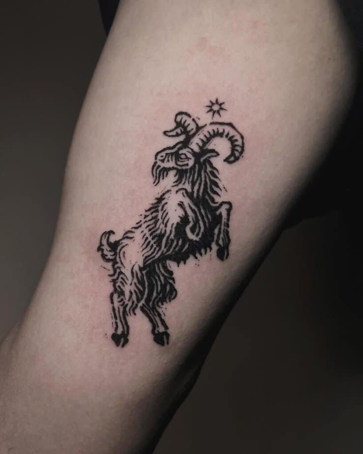 Tatuaggi di capra neri e grigi