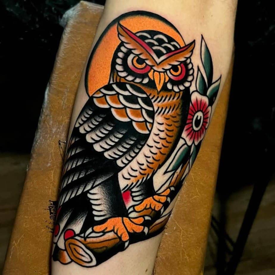 Tatuaggio tradizionale con gufo