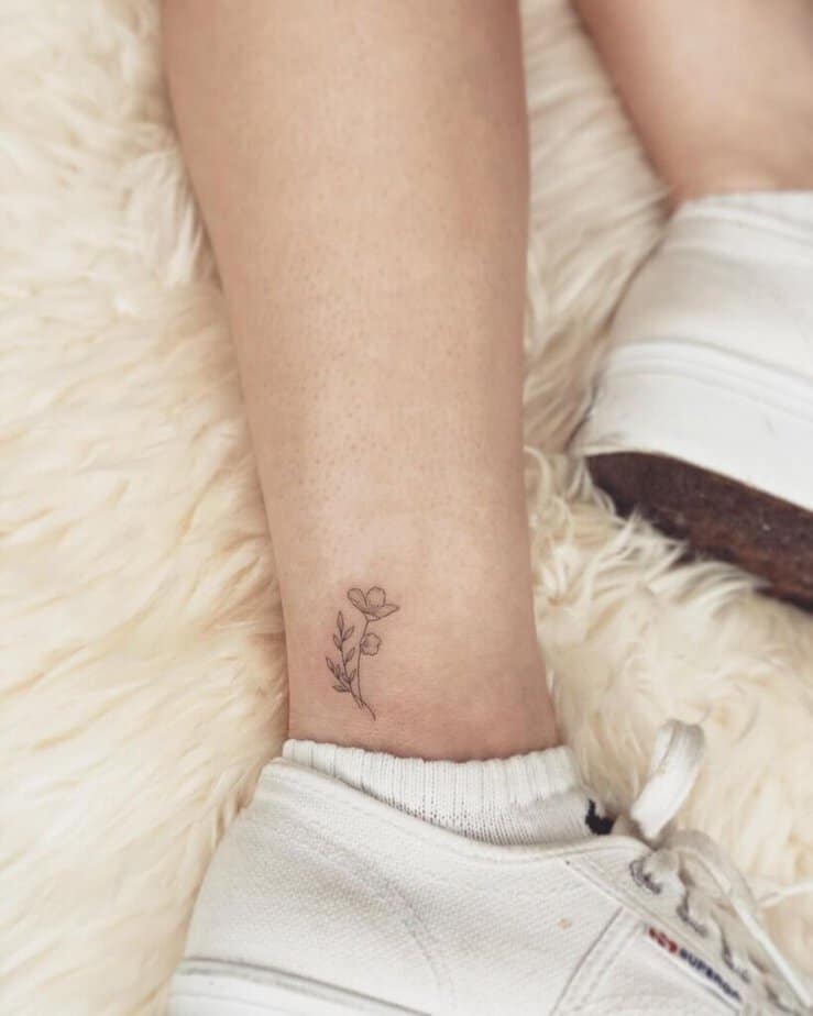 4. Un tatuaggio con un fiore feroce 
