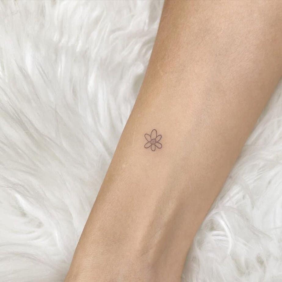 3. A tiny daisy tattoo