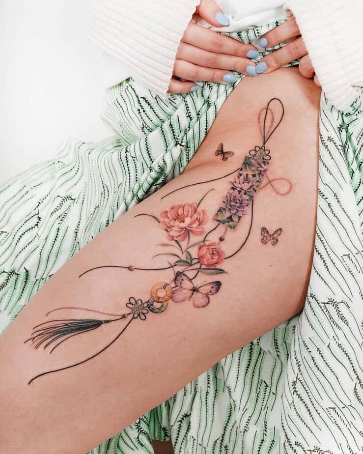 6. A water lily black-stringed norigae tattoo 