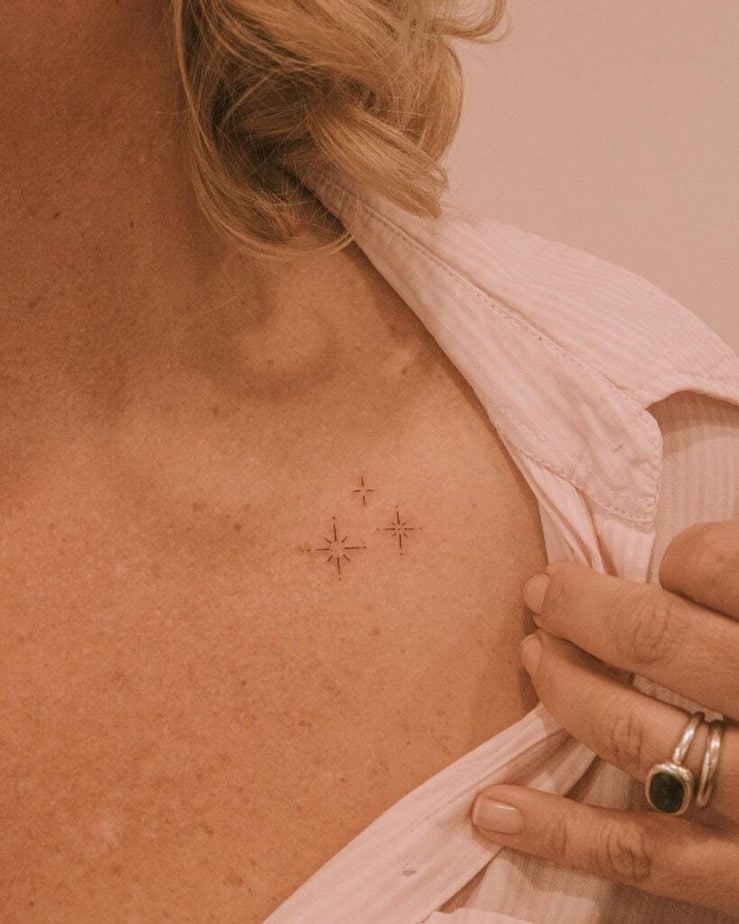 9. A minimalist tattoo of sparkles on the collarbone