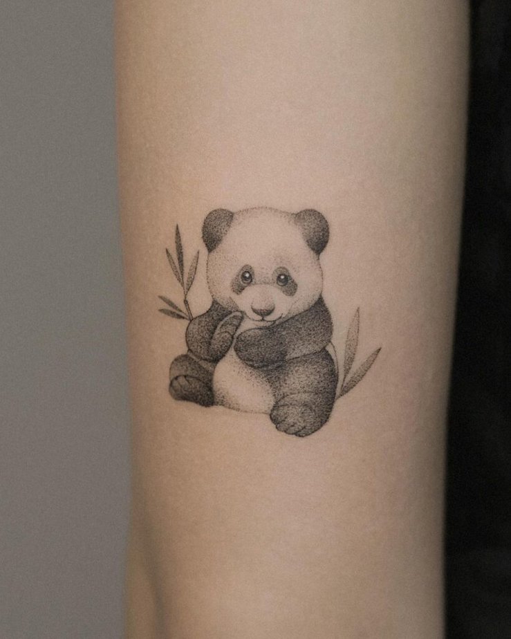 11. Tatuaggio di un panda a punti 