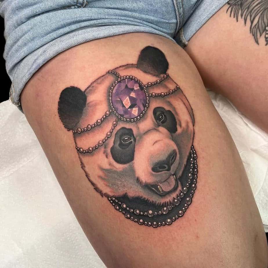 25. Tatuaggio di un panda sulla coscia