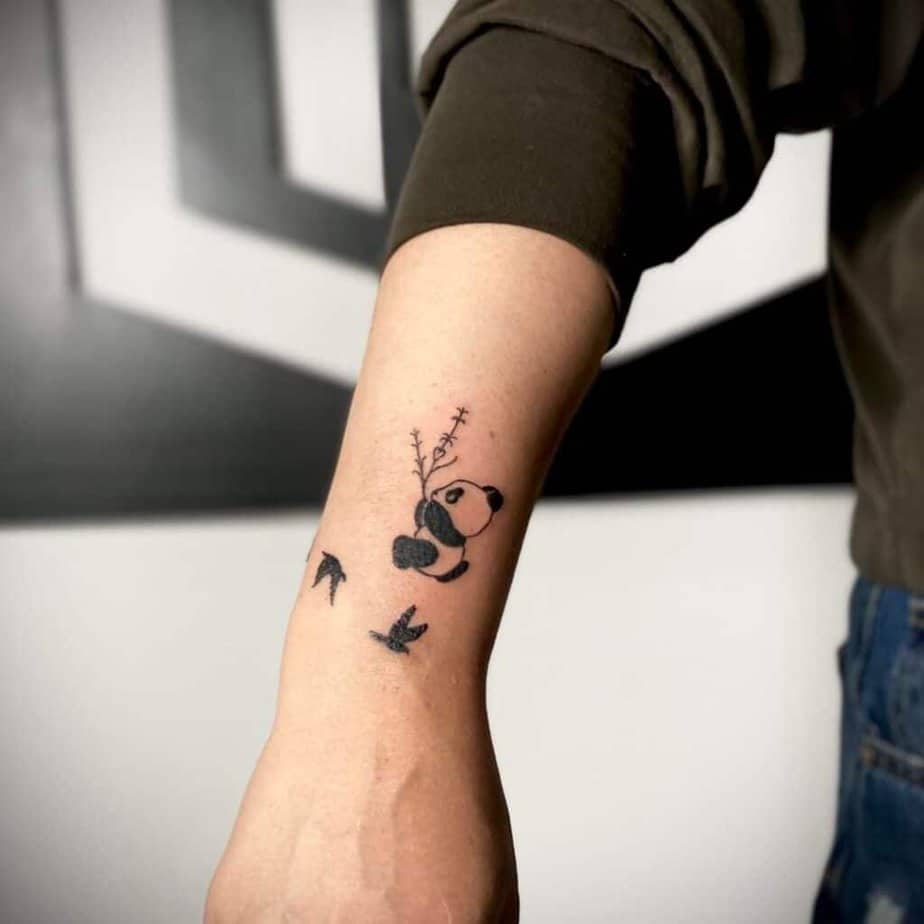 4. Tatuaggio di un panda sul polso