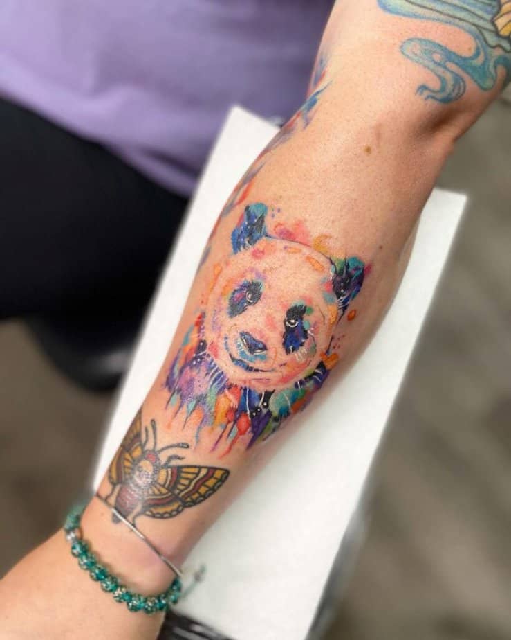6. Un tatuaggio con un panda acquerellato