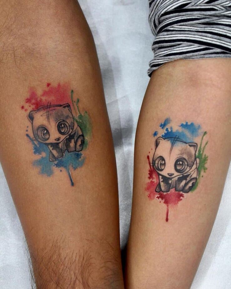7. Un tatuaggio coordinato con un panda acquerellato