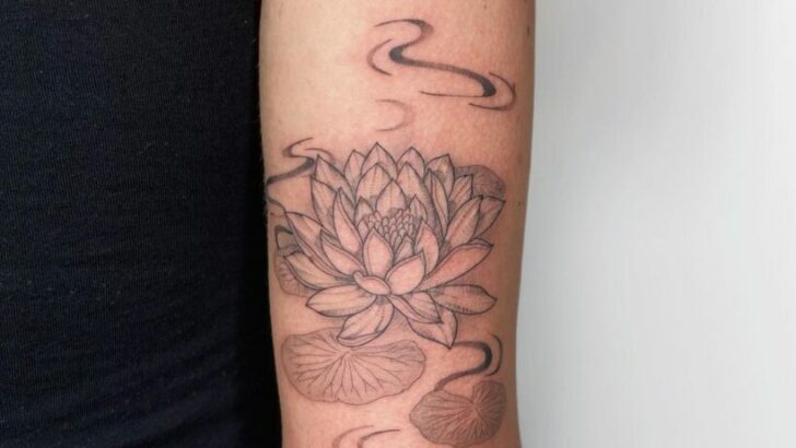 25 affascinanti tatuaggi con ninfee per un tocco di eleganza.