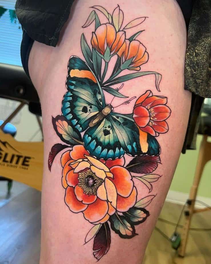 Tatuaggio con farfalla floreale