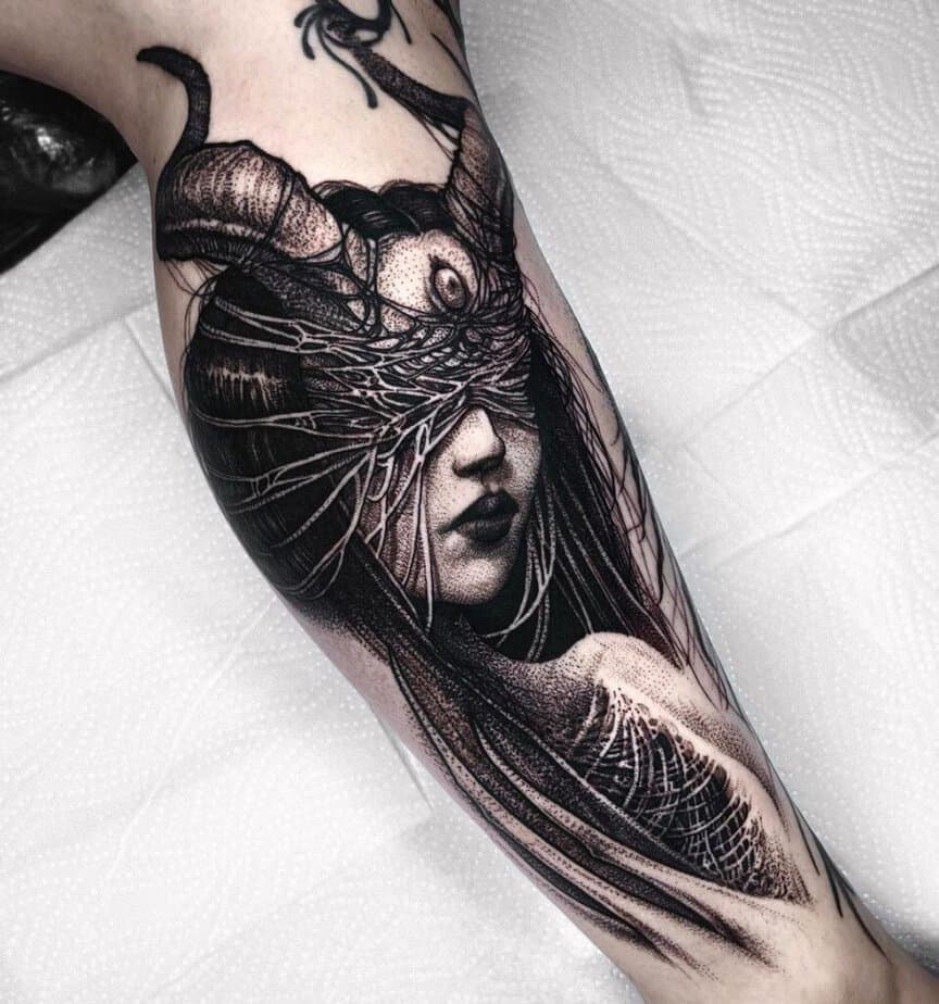 Tatuaggio demone femminile scuro