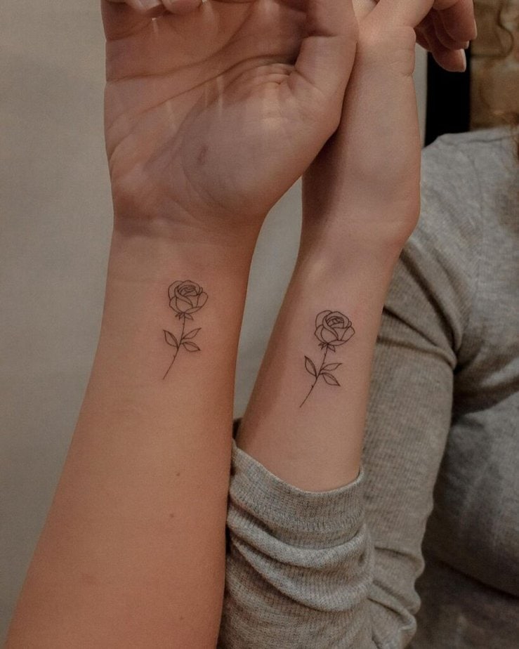 11. Tatuaggio di una rosa abbinata 