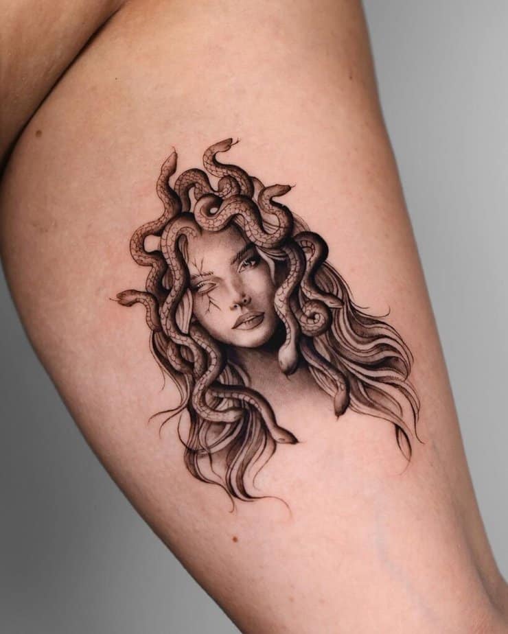 Tatuaggio Medusa di medie dimensioni