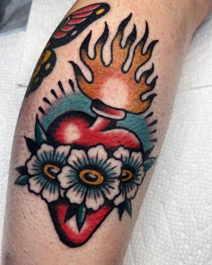 Tatuaggi tradizionali con cuore sacro