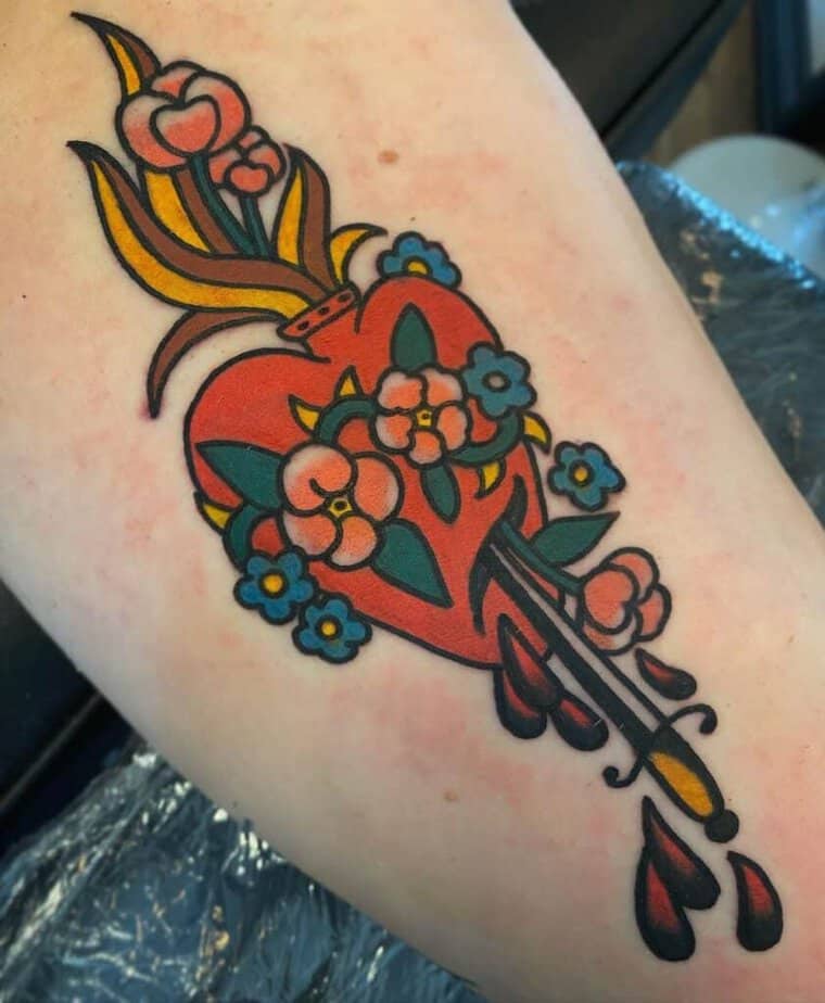 Tatuaggi tradizionali con cuore sacro